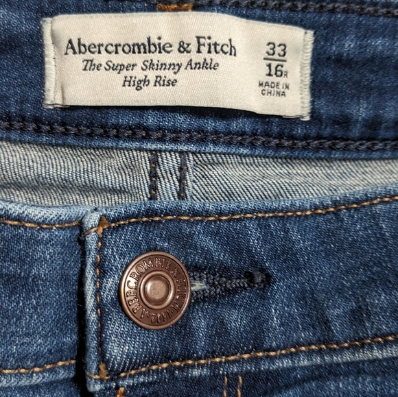 SOLD Abercrombie and Fitch The Super Skinny Ankle High Rise Ripped Jeans - Picture 4 of 5